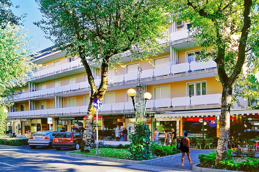 Residence Bussola Bibione Eksteriør billede